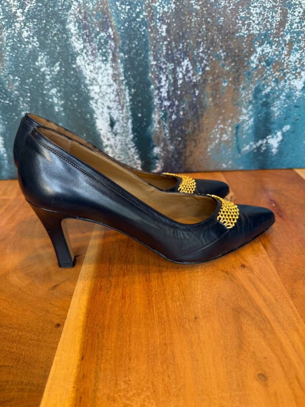 Versani Old Money Vintage Leather Heels Navy/Gold Pumps 8B (GUC) - Picture 6 of 12